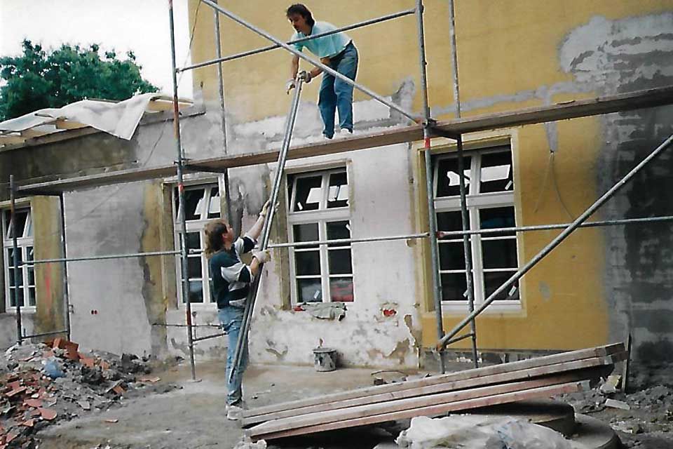 Bild zeigt Inhaber bei Gerüstarbeiten